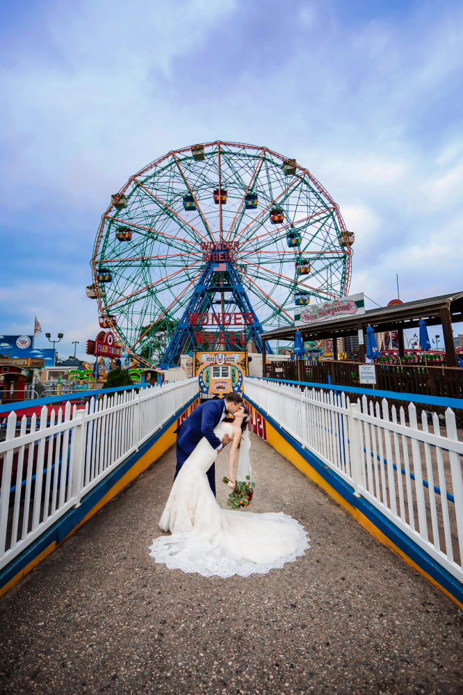 Usawicz-Social-Event-ConeyIslandKiss Coney Island wedding wonder wheel
